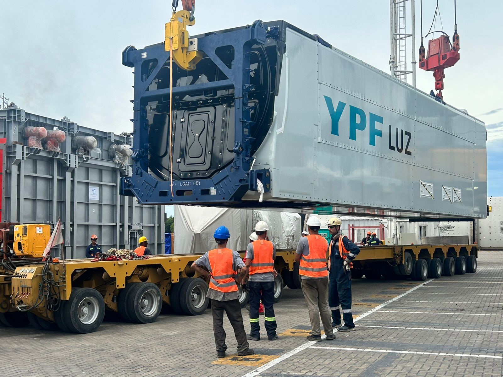 Comienza el arribo a General Levalle de los aerogeneradores del nuevo parque eólico de YPF Luz